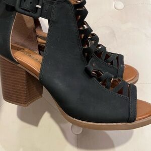 Black Strappy Women's Heeled Sandals